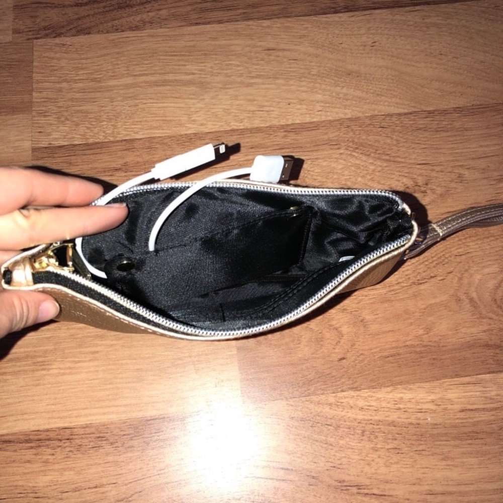 Liz Claiborne charging wristlet - Picture 3 of 3